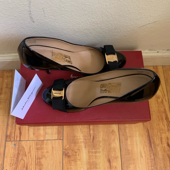 Salvatore Ferragamo Tina Patent leather heels - Picture 3 of 8